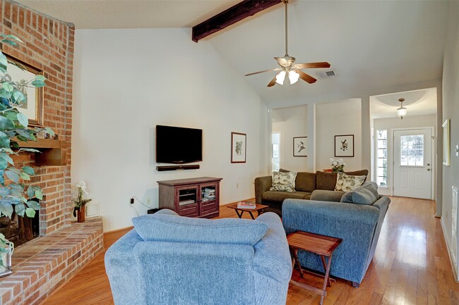 Photo - 12 Fairmeade Bend Dr