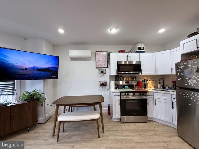 Photo - 6136 Chancellor St