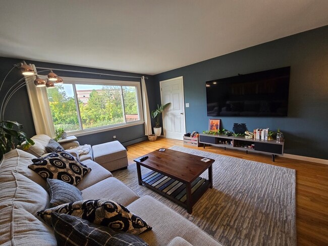 Living Room - 90 Hackett Blvd Unit 1