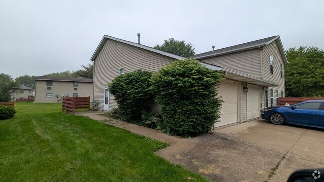 Building Photo - MN Cedar Village (873) Unit Apt A