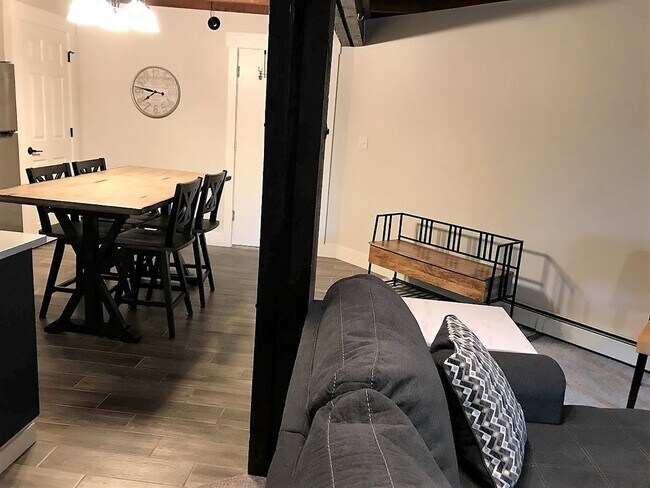 Photo - Long Term Rental- Treehouse E201 Unidad E #201