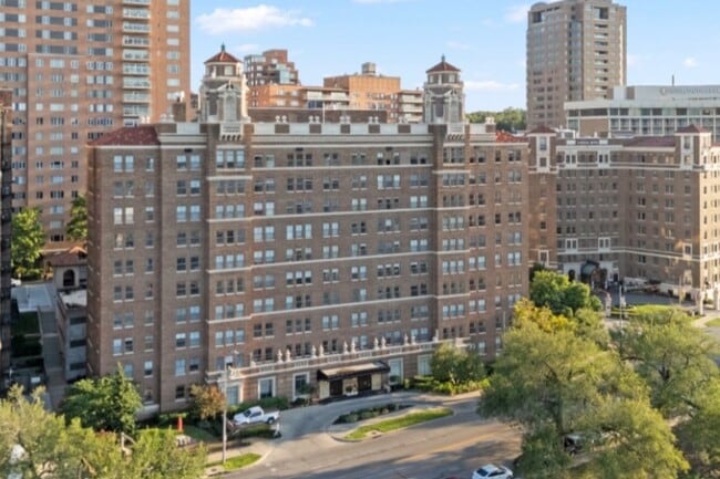 Building Photo - The Majestic Rental