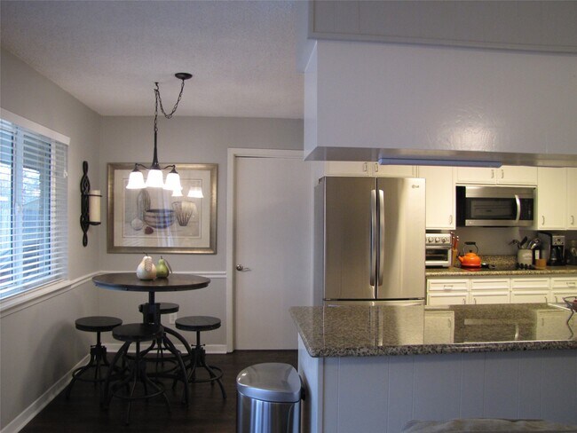 Photo - 7902 Meadowcroft Dr