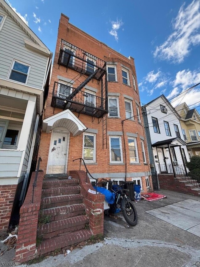Building Photo - 232 Inslee Pl