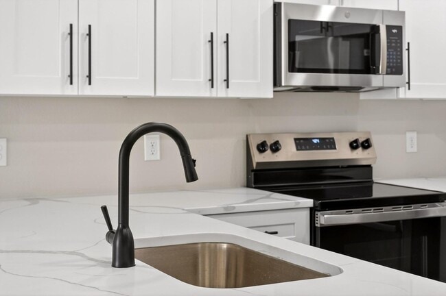 Photo - Vista Ave Unit 32629 Vista