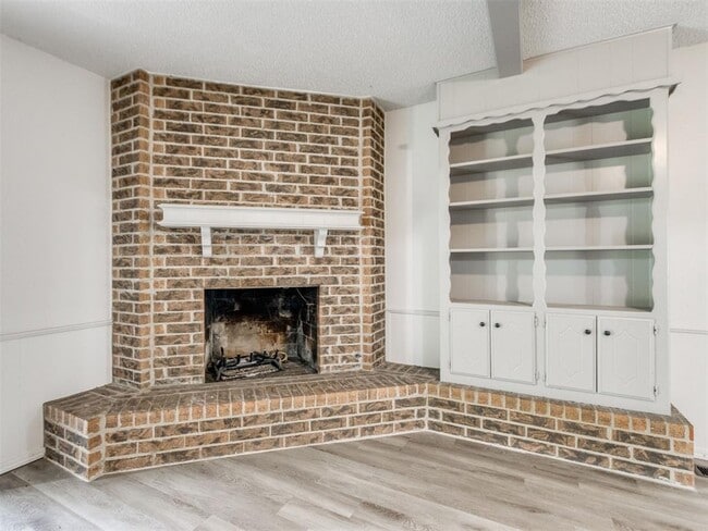 1400 Devonshire Ct