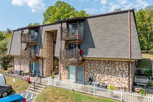 Hartford House Apartments