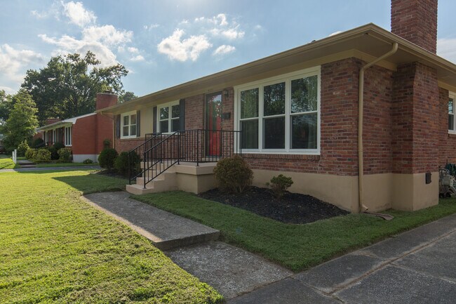 Photo - 4311 Kinloch Rd