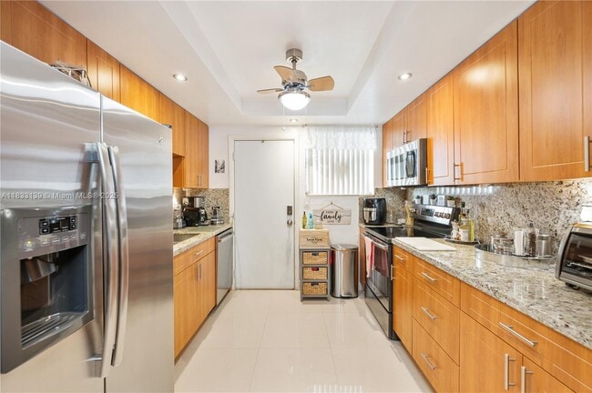 Building Photo - 11960 NE 19th Dr Unit 17 Rental