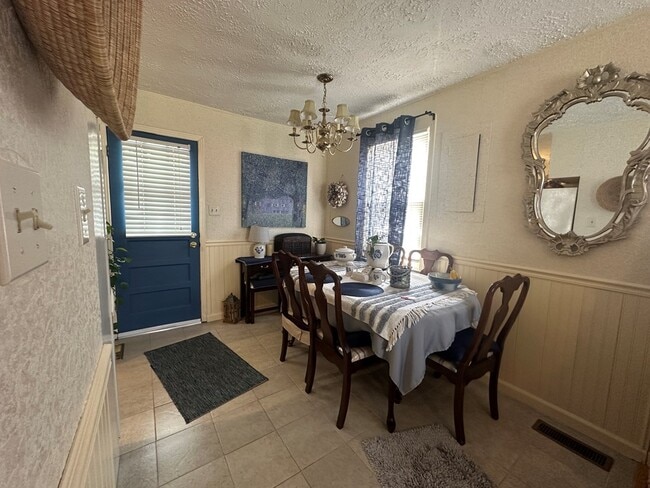 Photo - 204 Crest Dr