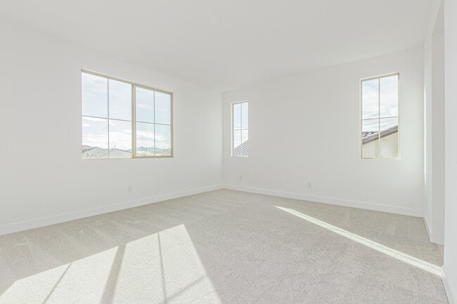 Building Photo - 713 W Longwood Dr