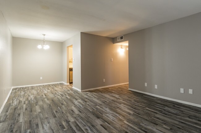 Kingswood Apartments