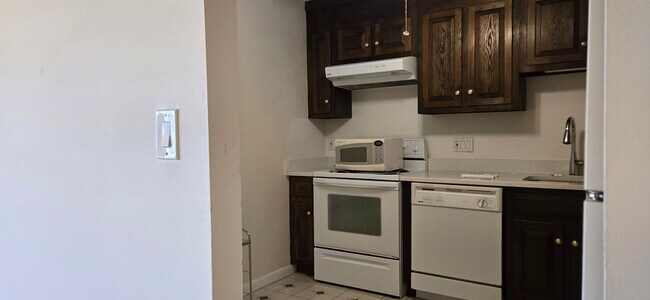 Photo - Coolidge Corner, Prime location! West facing bright condo w/Garage Parking Available 9/1! Walk t...