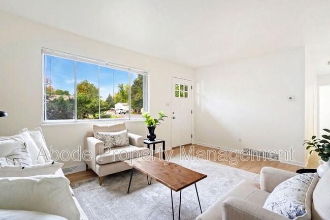 Photo - 328 N Roosevelt Ave