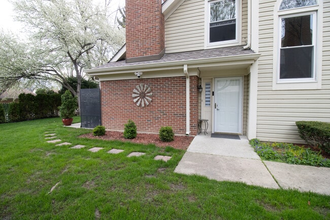 Photo - 1843 W White Oak St