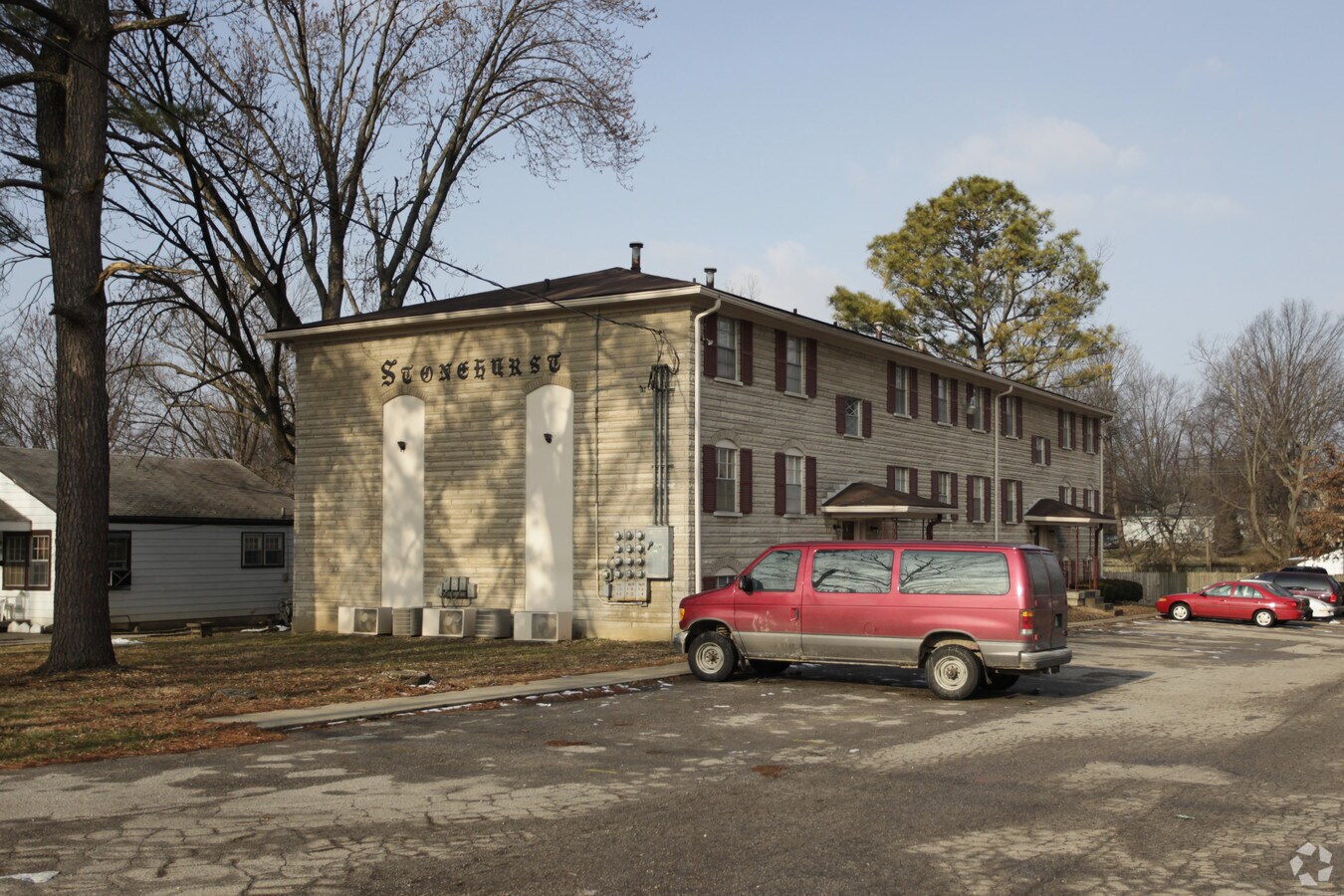 Stonehurst Apartments - Stonehurst Apartments