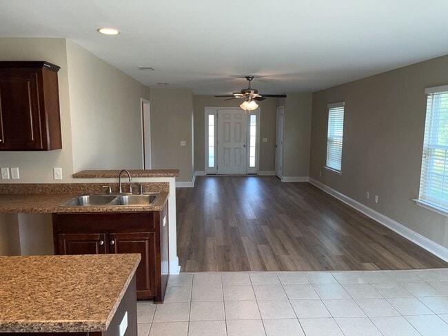 Photo - 202 Scarlett Ln
