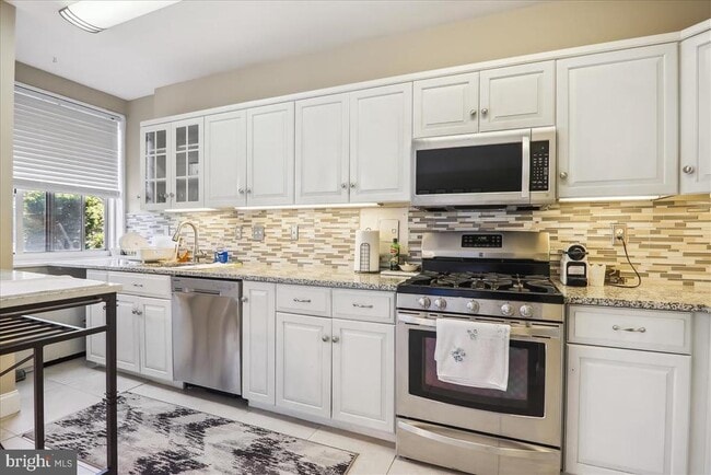 Building Photo - 10500 ROCKVILLE PIK Unit 306