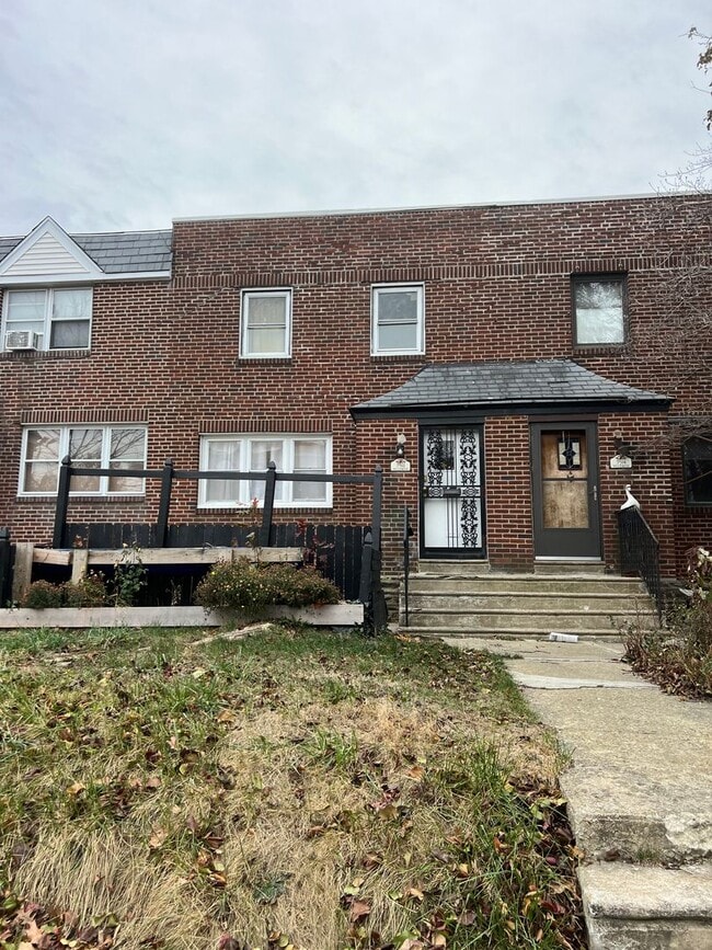 Photo - Stunning 3-Bedroom Townhome in Overbrook Park with Finished Basement! Available mid-March!