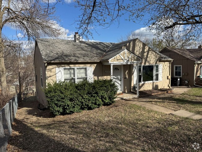 Building Photo - Charming 3-Bed / 2-Bath Home for Rent in B...