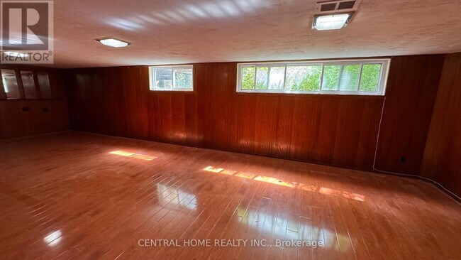 Photo - 100 Burbank Dr