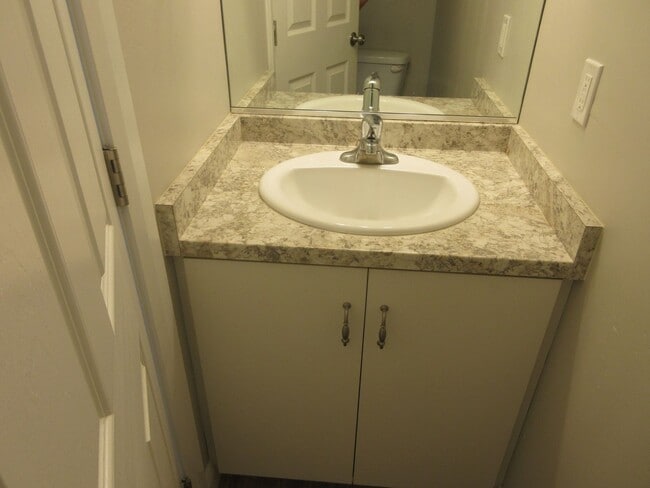 Photo - 3 bed 2.5 bath - Newer townhome in the heart of Cedar City