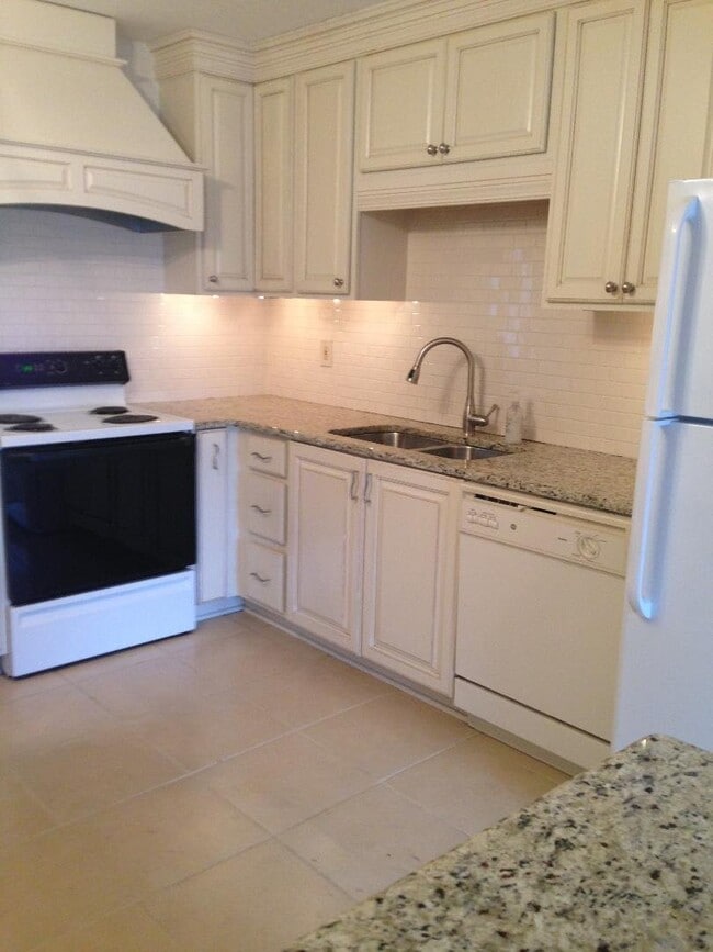 Photo - 21705 Bon Heur St