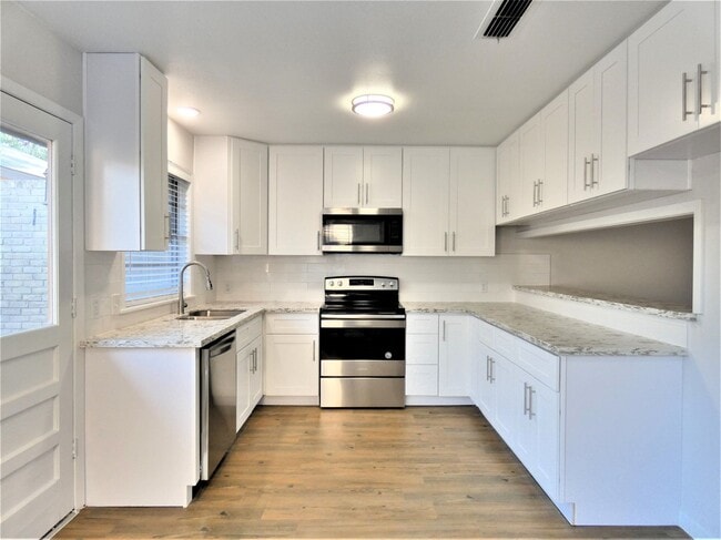 Photo - 604 Golfview Dr