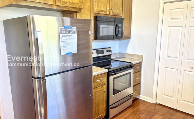 Photo - 619 St Clair Ln