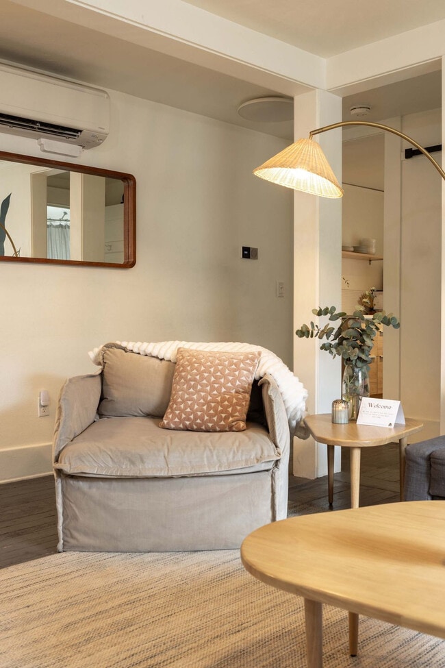 Photo - 522 W Franklin St Unit ID1324058P