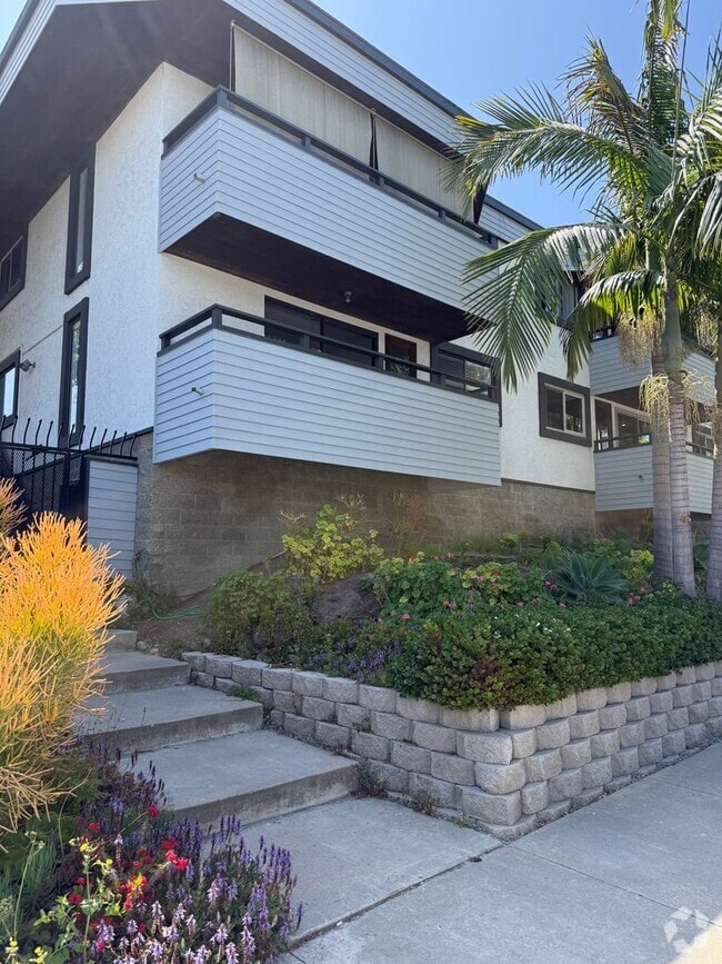 Building Photo - Stylish Condo in Mission Hills Unit 103