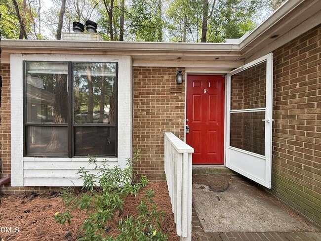Building Photo - 4822 Hollenden Dr