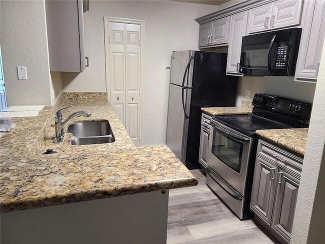 Photo - 8911 Manor Loop Unit 205