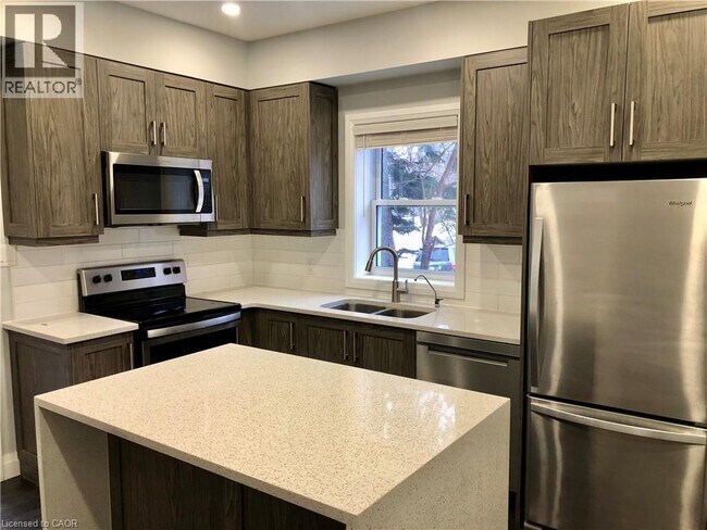 Photo - 8 Wellington St S Unit 2