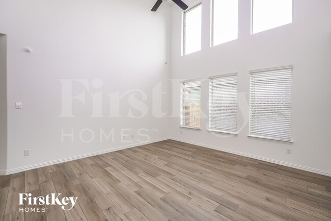 Photo - 10049 Elkhorn Dr