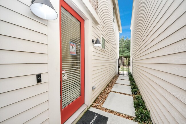 Photo - 6018 Knox St