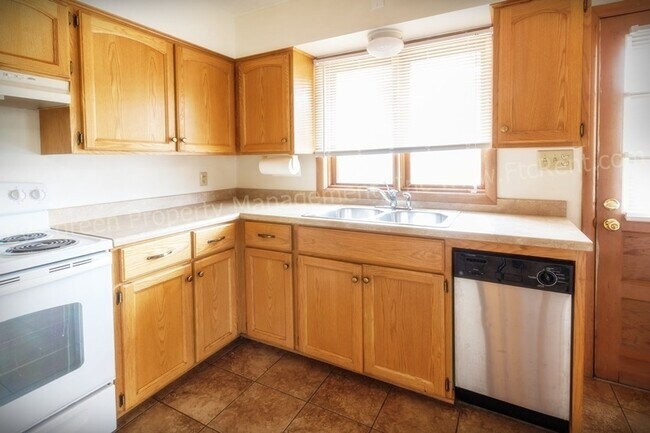 Photo - 1004/1006 Cragmore Dr. Unit 1006