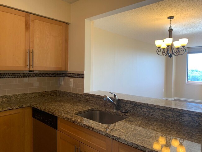 Photo - Rarely Available Penthouse 1BD/1BA in Gros...