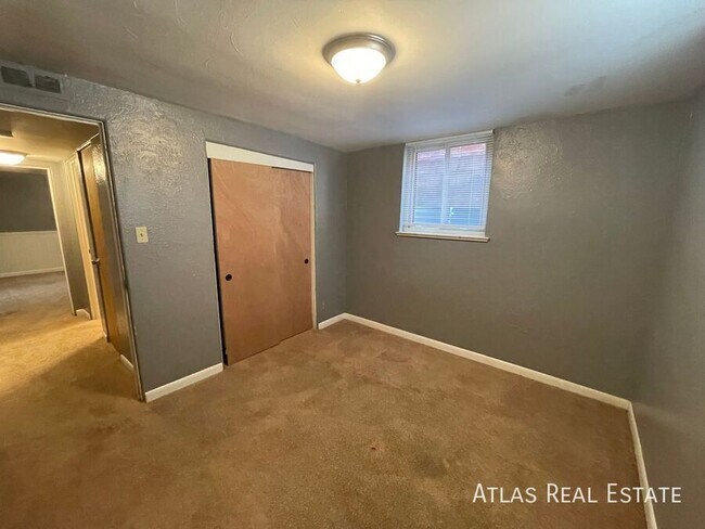 Photo - 1833 Hooker St