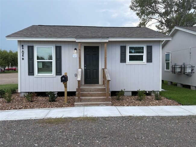 Building Photo - 8 S Avenue B Rental