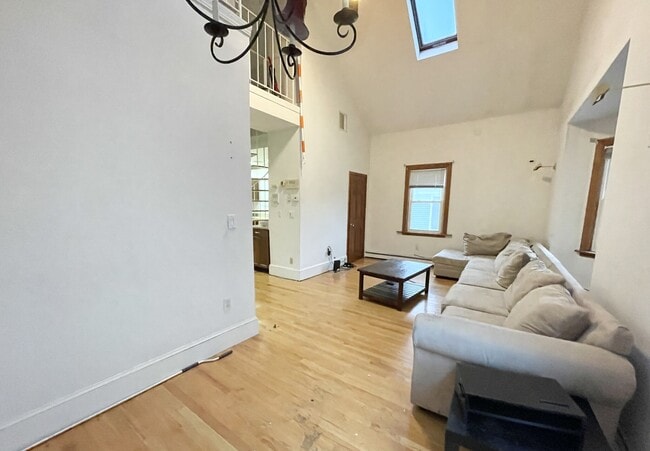 Photo - 1568 Tremont St