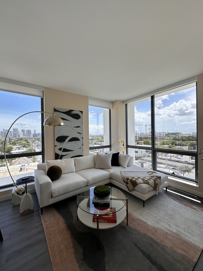 Photo - 114 NE 22nd St Unit B32