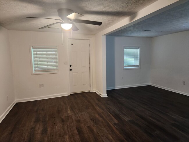 2871 Barbara Rd