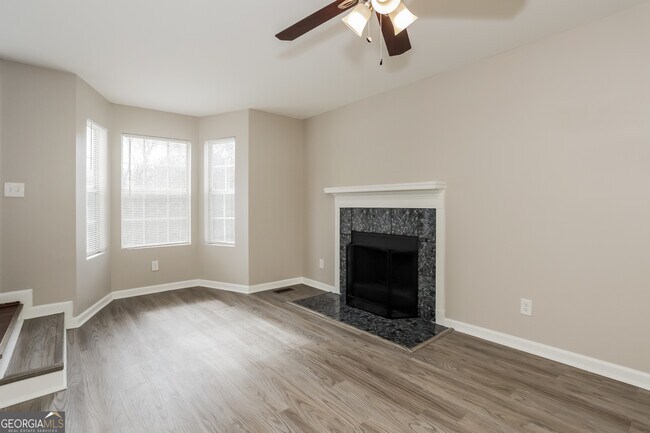 Photo - 1234 Justin Ln