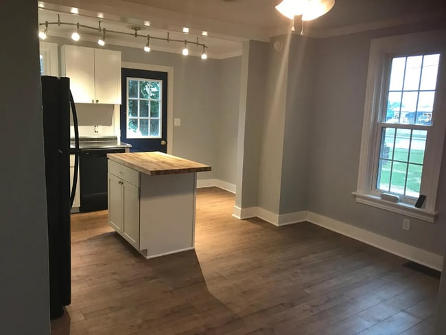 Photo - 28 McCosh St