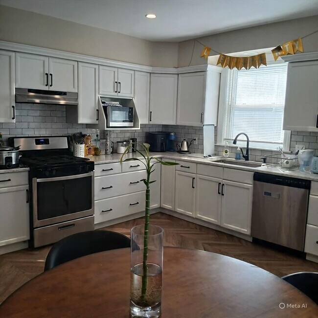 Photo - 132 Thorndike St Unit 2
