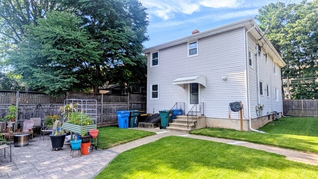 Building Photo - Hamden first floor apartment Unit 1