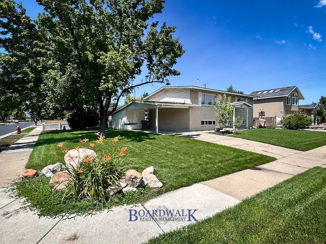 Building Photo - Spacious 4-Bed Home with In-Law