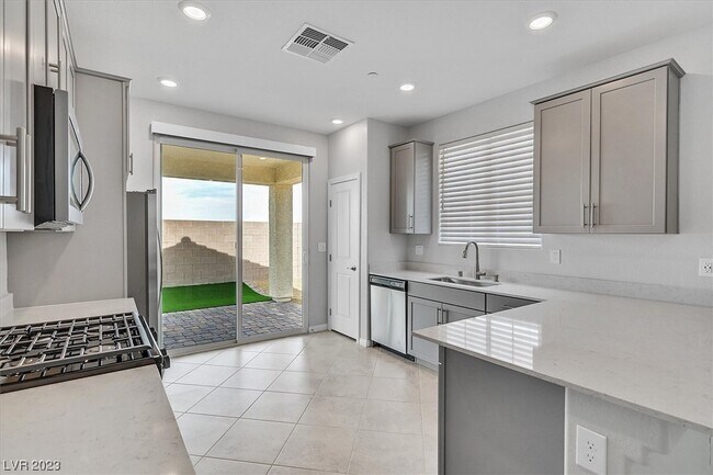 Photo - 2388 Bellinzona Pl