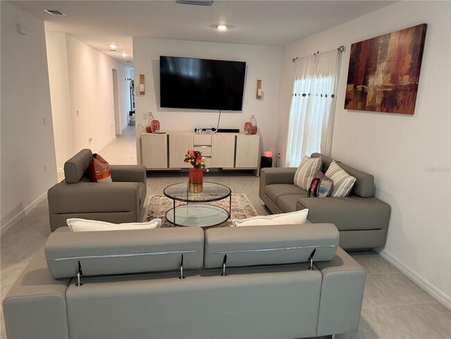 Photo - 1951 Rosewood Cir